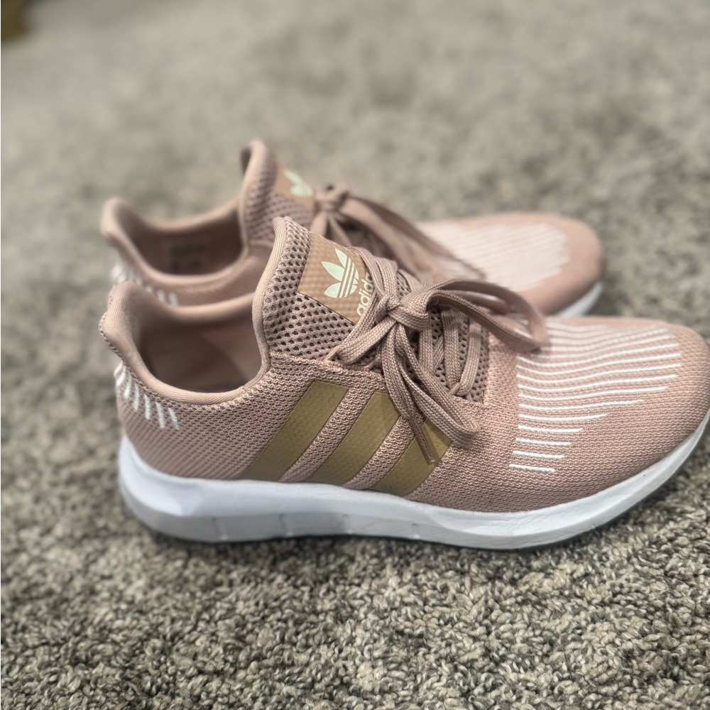 Adidas Swift Run Ash Pearl Size: 8